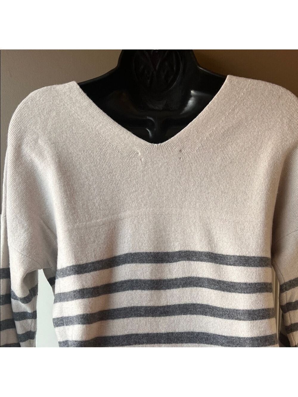 BANANA REPUBLIC Gray Striped VEE PULLOVER V-Neck Merino Wool Sweater - Picture 10 of 16